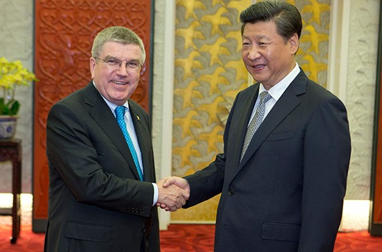 Thomas Bach (left) meeting Chinese President Xi Jinping during his visit to Beijing ©IOC