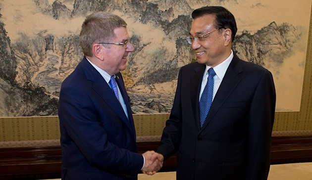 Thomas Bach (left) also met the Premier of the State Council of China, Li Keqiang ©IOC/Greg Martin