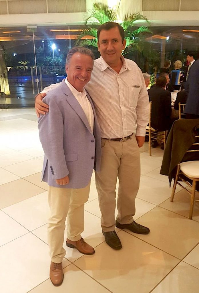 IFBB President Rafael Santonja thanked COB President Marco Antonio Arze Mendoz, right, for his support in fitness and bodybuilding's bid for a place in Cochabamba ©IFBB