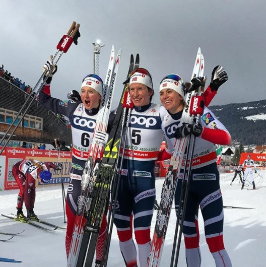 Norwegian athletes took all three podium places in the women's pursuit race of the FIS Cross-Country World Cup in Toblach ©FIS