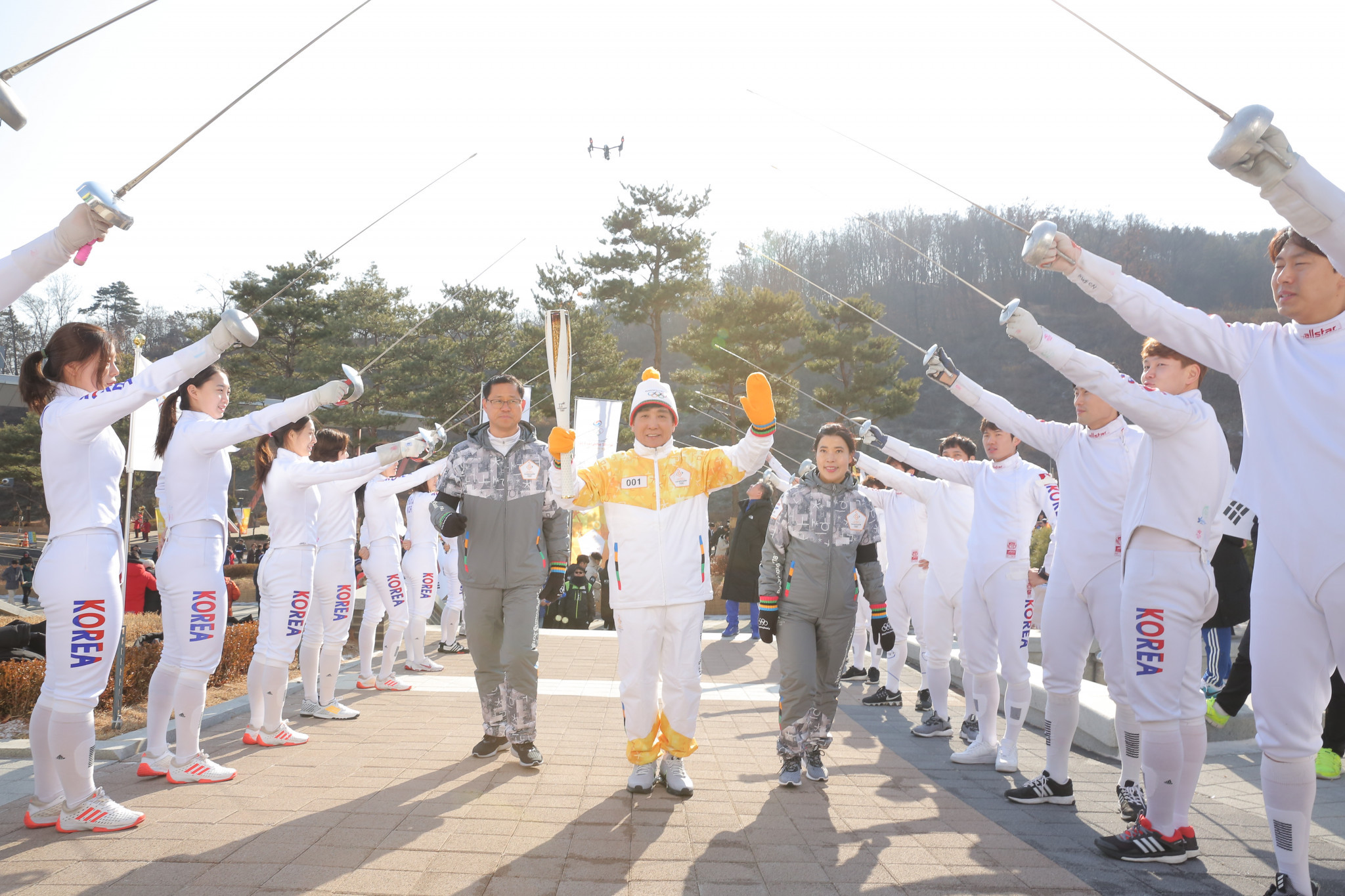 South Korean fencers form a Guard of Honour to welcome the Torch and everywhere it goes it is greeted with a smile ©Pyeongchang2018