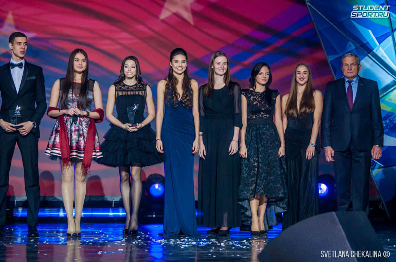 The women's rhythmic group all-around team are seen here accepting their Burevestnik award ©FISU