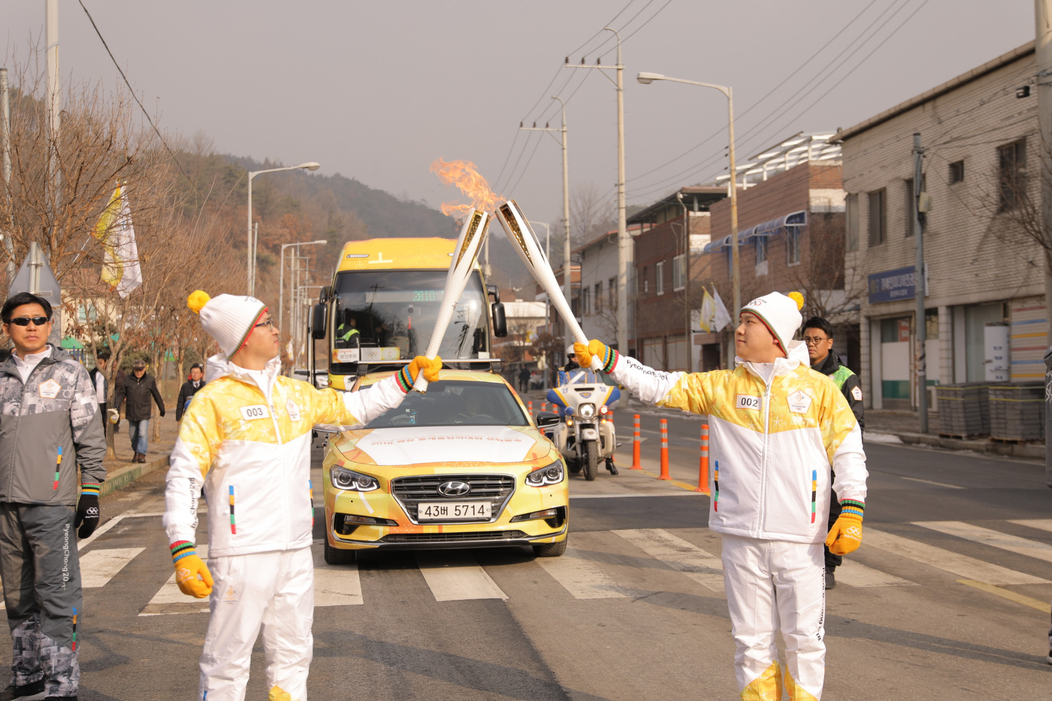 The Olympic Torch Relay for Pyeongchang 2018 resumed today after it was cancelled yesterday following the devastating fire in  Jecheon ©Pyeongchang 2018 
