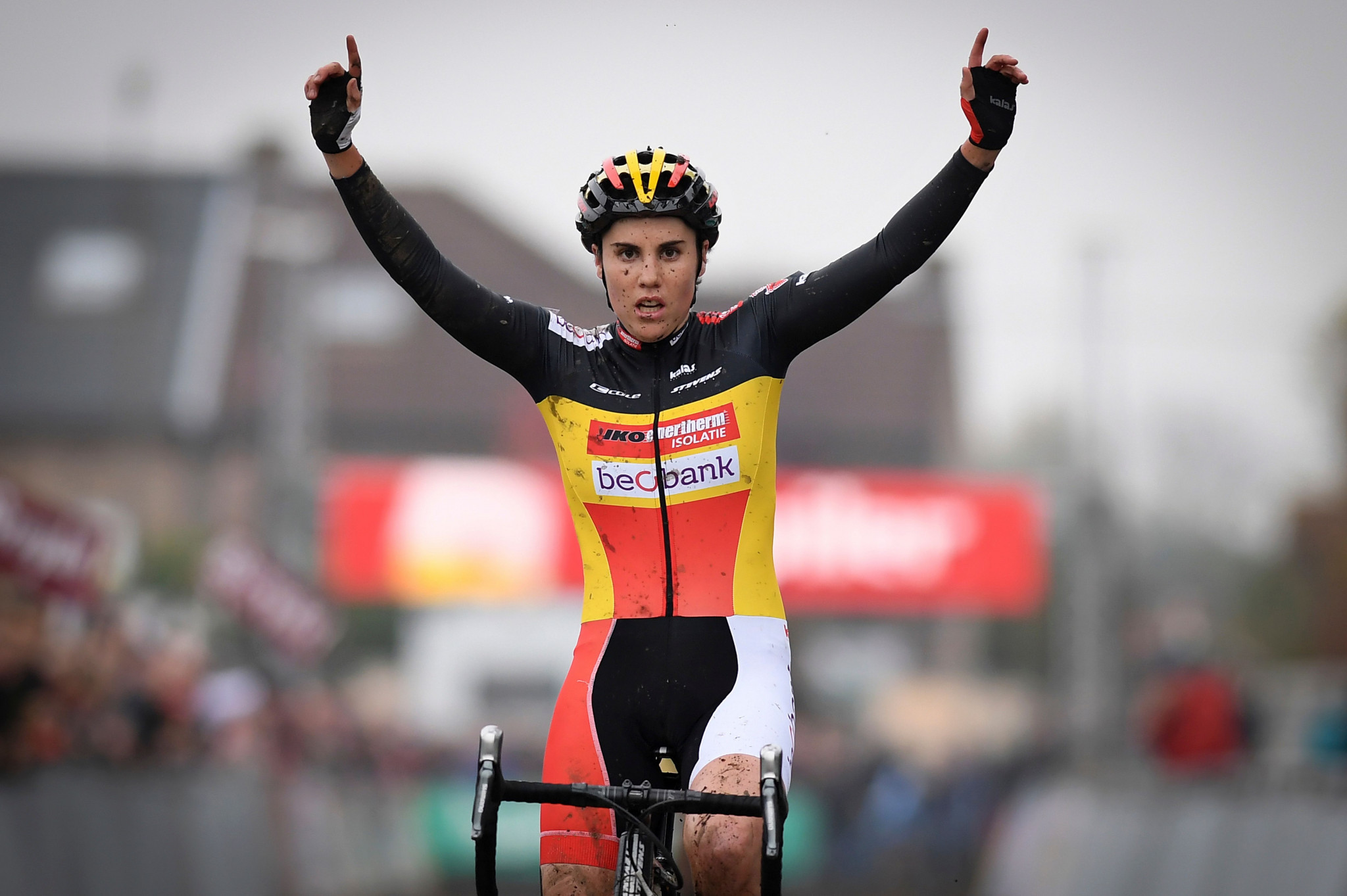 Belgium's Sanne Cant strengthened her lead at the top of the women's standings ©Getty Images