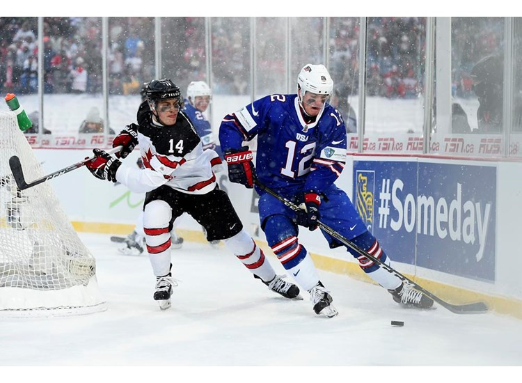 Hosts United States bounced back from their defeat yesterday to claim a dramatic win over Canada in the first outdoor match to be held at an IIHF World Junior Championships ©IIHF