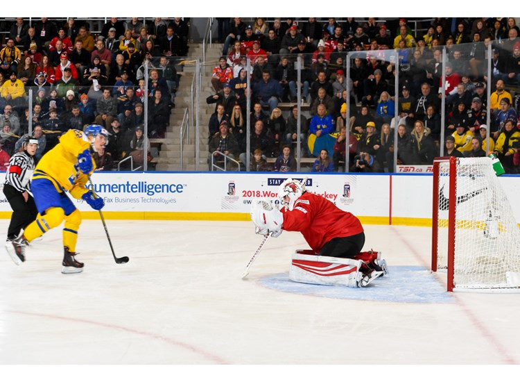 Sweden made it three wins out of three at the IIHF World Junior Championships after beating Switzerland 7-2 in Buffalo today ©Andrea Cardin/HHOF-IIHF Images