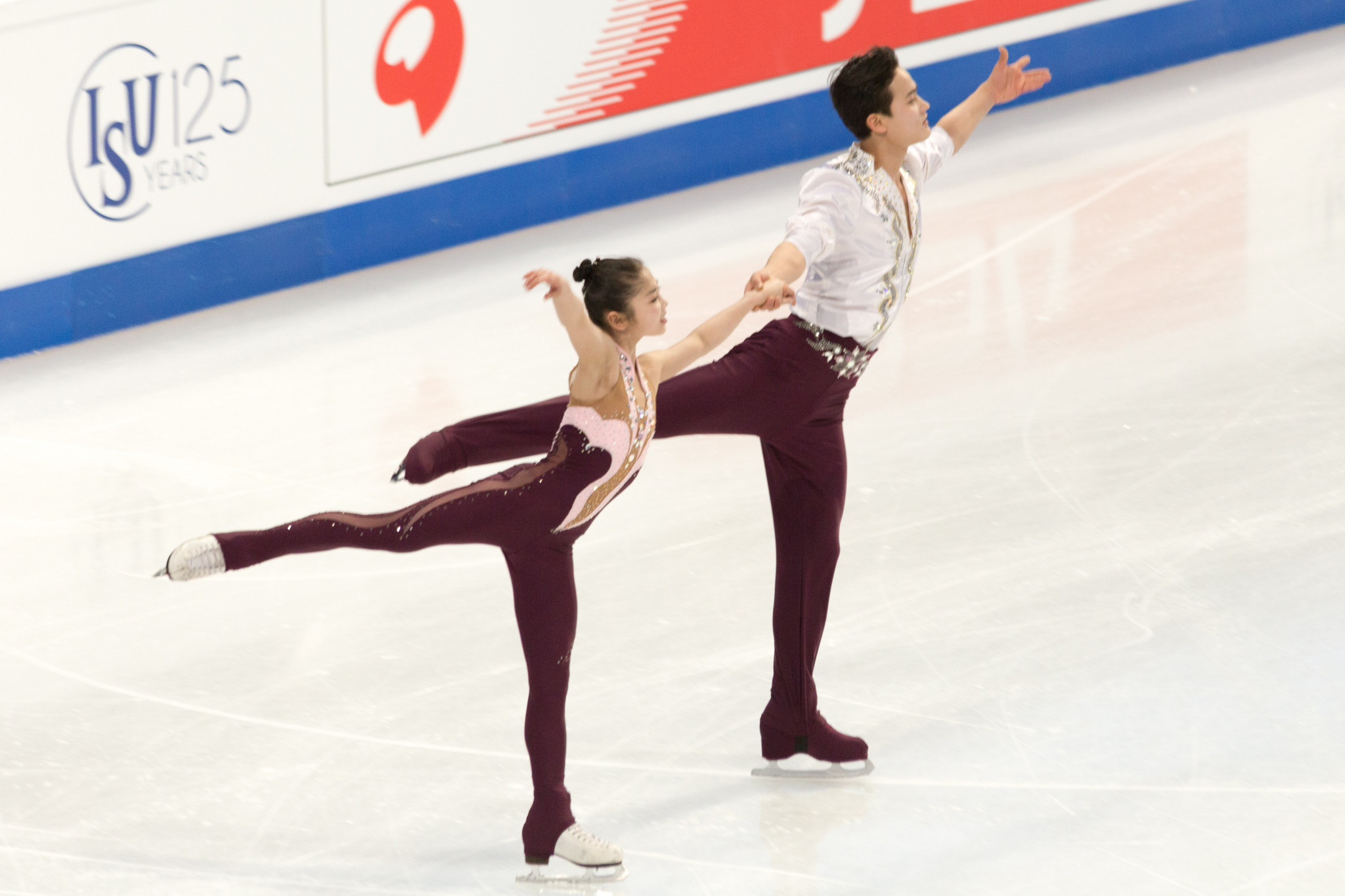 Pairs skaters Ryom Tae-Ok and Kim Ju-Sik are the only North Korean athletes to have qualified automatically for Pyeongchang 2018 but missed a deadline last month to confirm their entry ©YouTube
