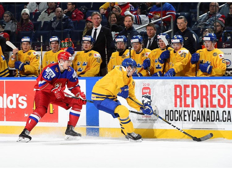 Sweden beat Russia and remain undefeated ©IIHF