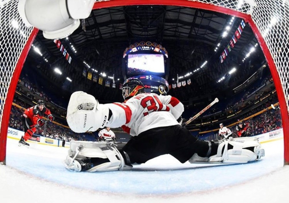 Canada eased past Switzerland in their quarter-final ©IIHF