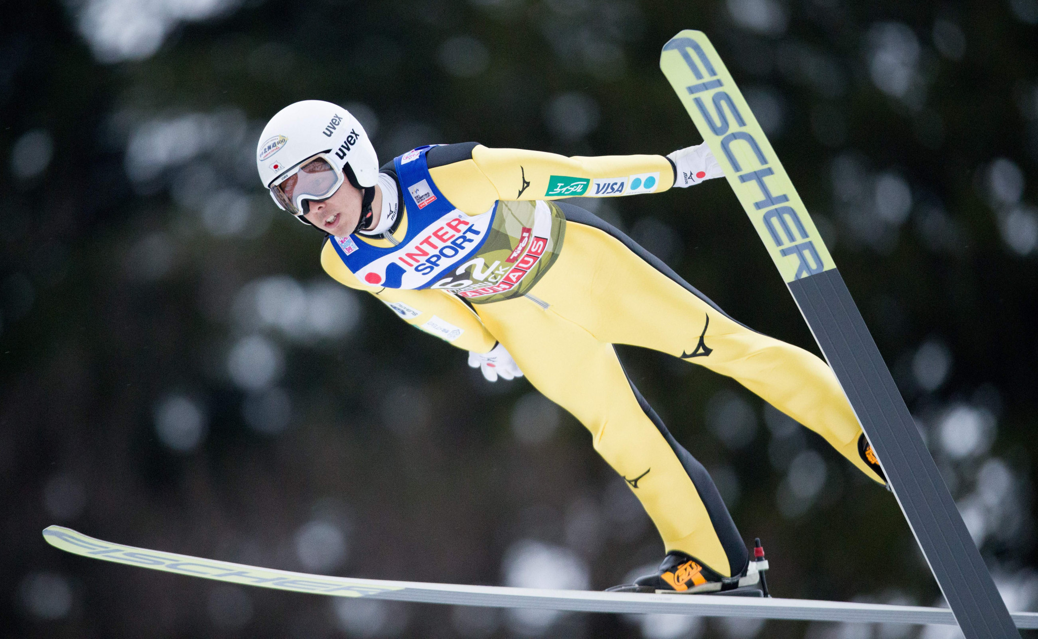 Kobayashi heads Four Hills Tournament qualification despite challenging conditions in Innsbruck
