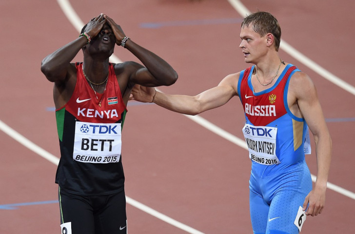 Nicholas Bett cannot believe he has just won the world 400m title for Kenya from the outside lane - Russia's Denis Kudryavtsev congratulates him ©Getty Images