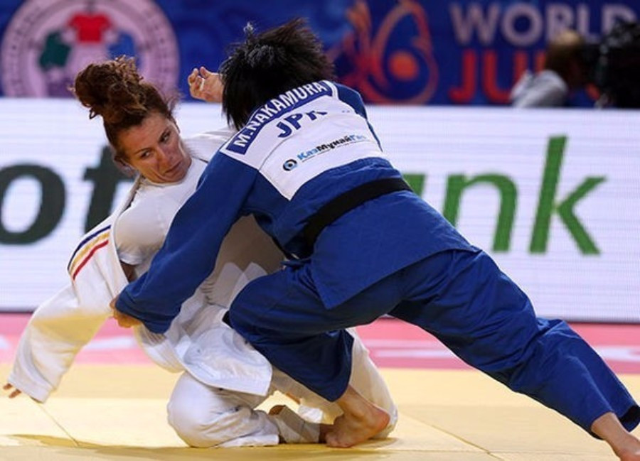 Japan’s Misato Nakamura met Romania's Andreea Chitu in the final ©IJF