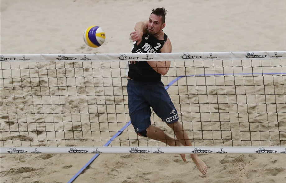 Bartosz Losiak, pictured, and Piotr Kantor qualified for tomorrow's semi finals at The Hague ©FIVB