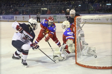 The United States eased past Russia in Group A ©IIHF