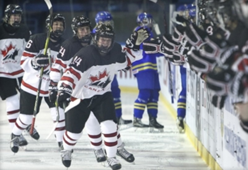 Canada brushed aside Sweden to gain their first win of the tournament ©IIHF