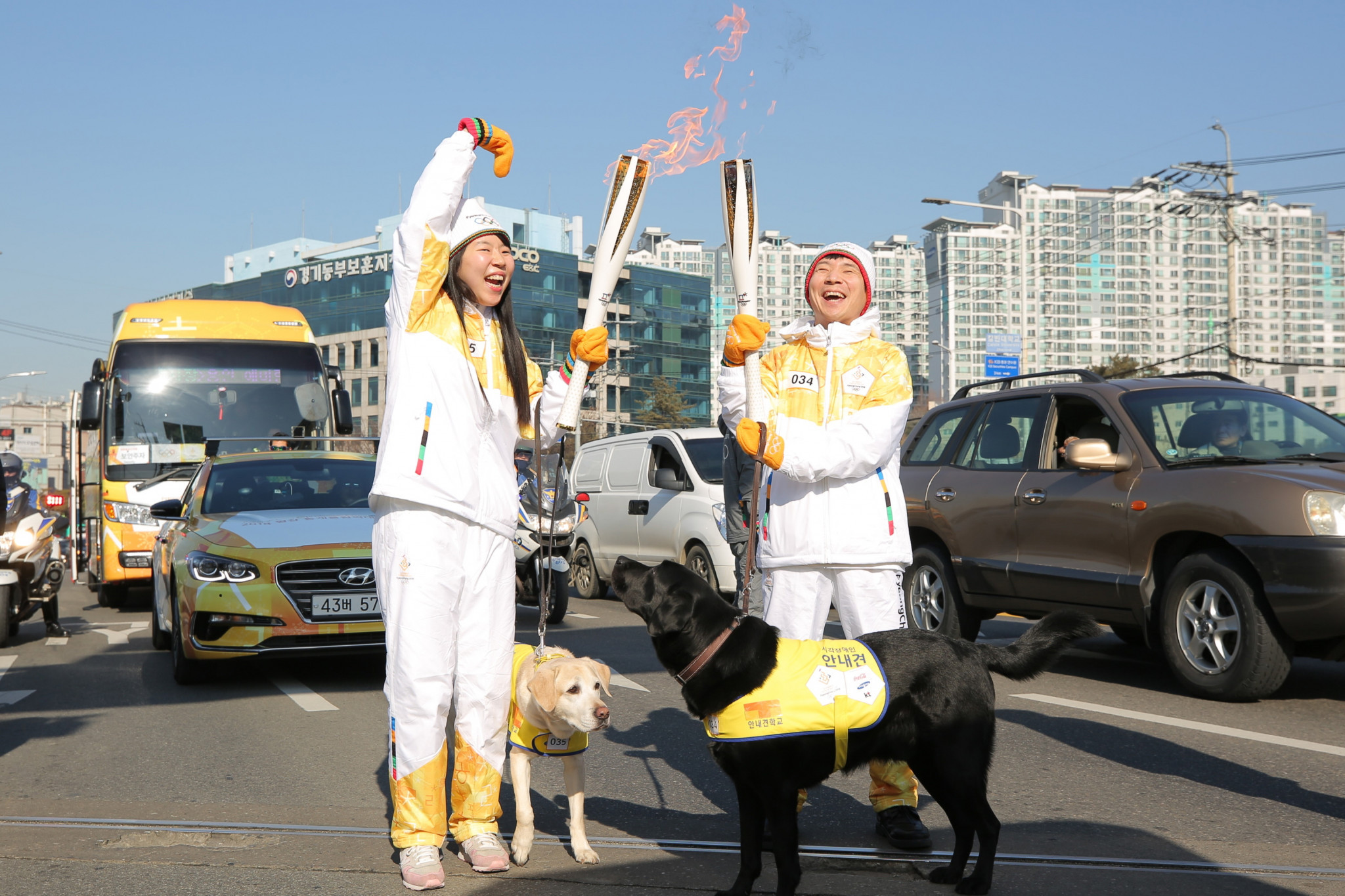 Blind runners ran with their guide dogs ©Pyeongchang 2018