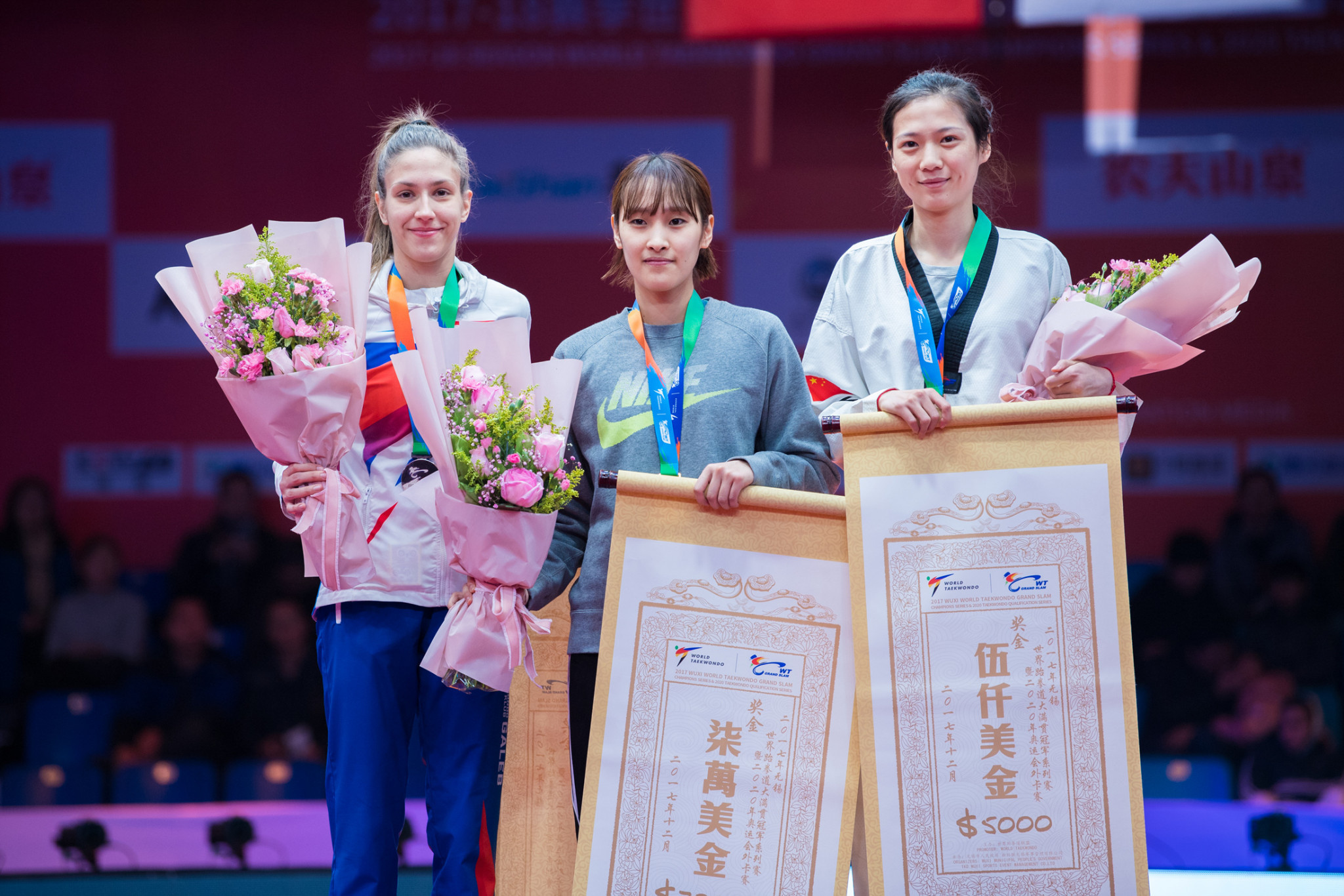 So-Hui Kim, centre, recorded a 6-0 victory to clinch gold in the World Taekwondo Grand Slam Champions Series ©World Taekwondo
