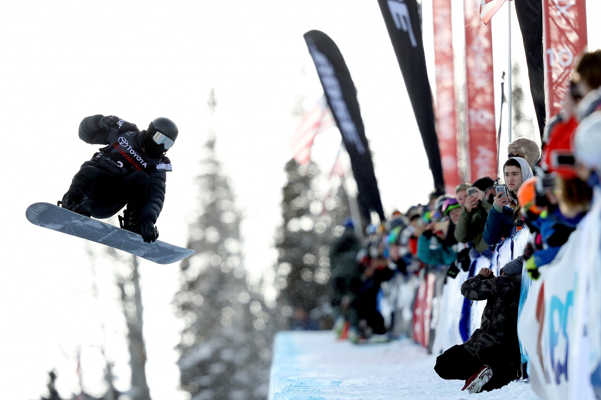 Shaun White has confirmed his place on the United States team for the Pyeongchang 2018 Winter Olympic Games after posting a perfect score to win today’s men’s halfpipe event at the FIS Snowboard Freestyle World Cup in Snowmass ©Getty Images