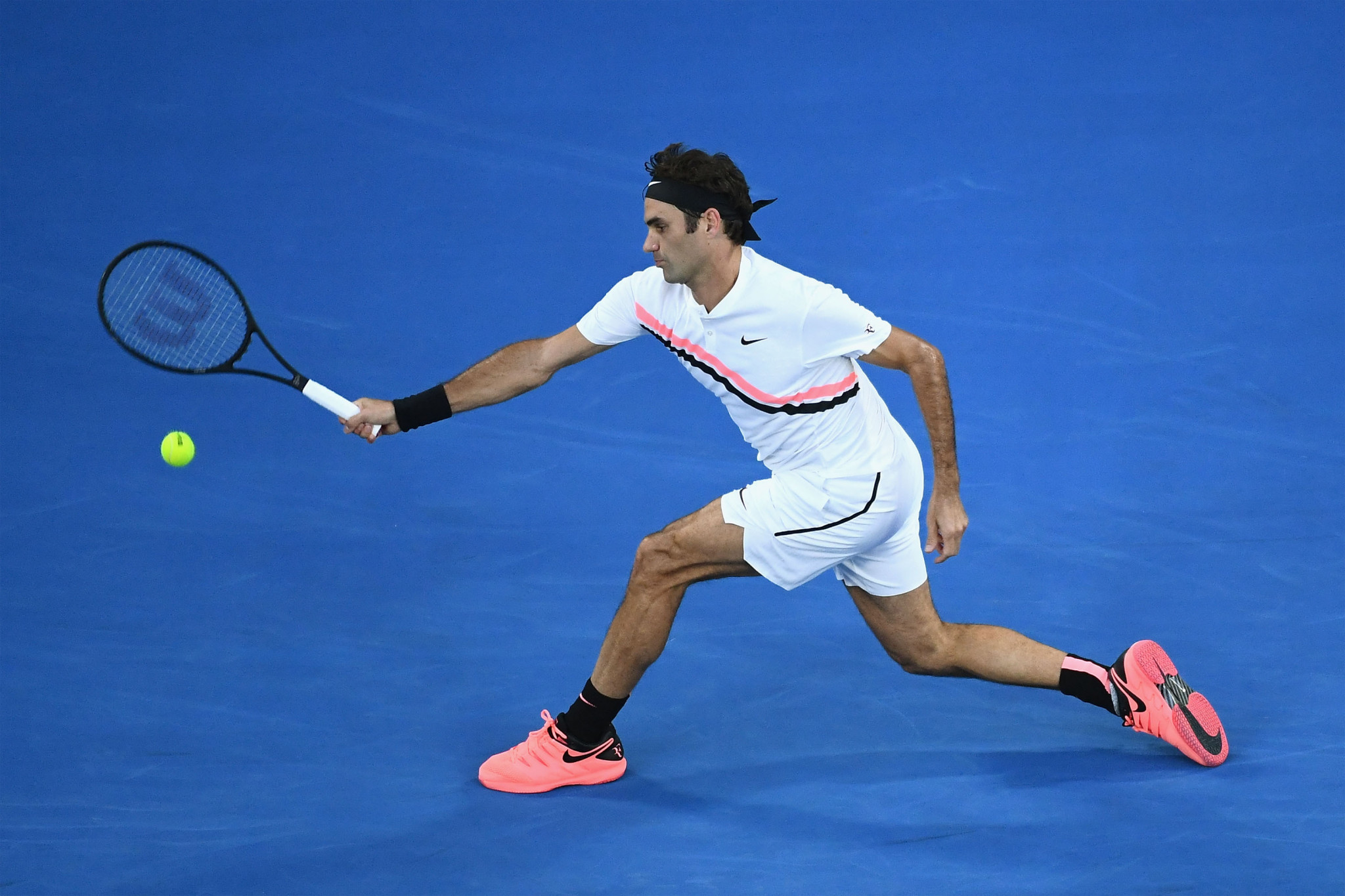 Defending champion Roger Federer knocked out Slovenia's former Brit  Aljaž Bedene ©Getty Images