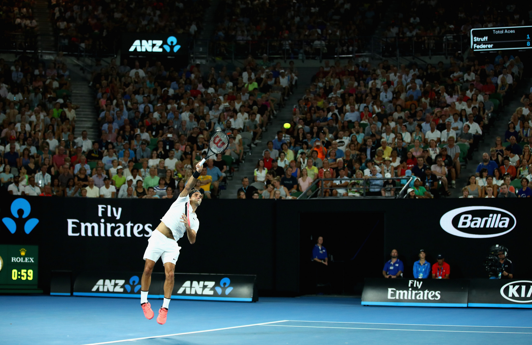 Federer and Halep win on day four of Australian Open