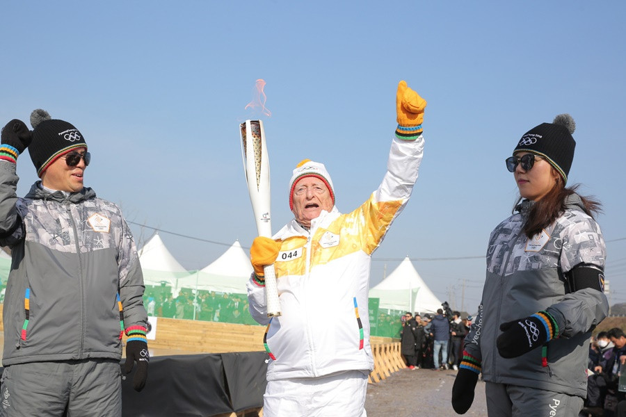Former Canadian solider Claude Charland, who fought in the Korean War in 1952, was given the honour of carrying the Pyeongchang 2018 Olympic Torch ©Pyeongchang 2018