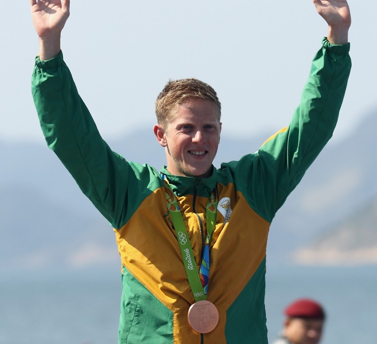 Henri Schoeman celebrates the bronze medal he won at Rio 2016 ©Getty Images
