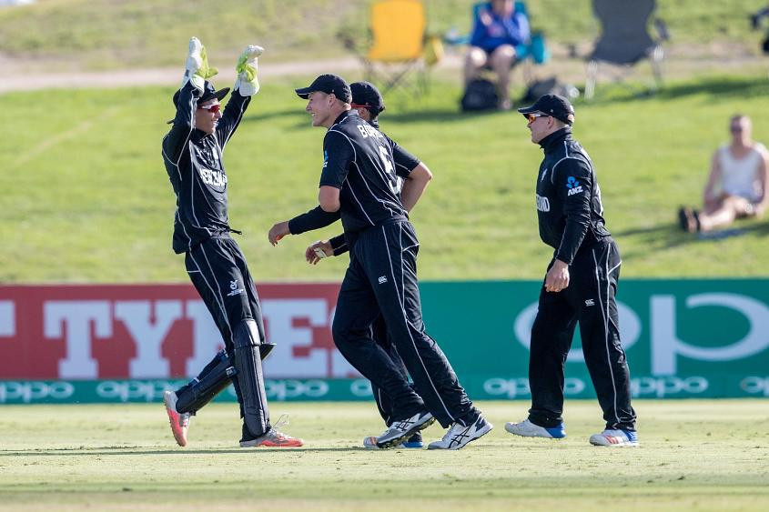New Zealand beat South Africa to finish top of their group ©ICC