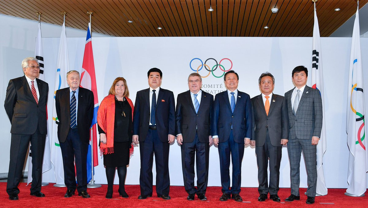 Delegations from the IOC, Pyeongchang 2018 and North and South Korea pose before the meeting today ©IOC