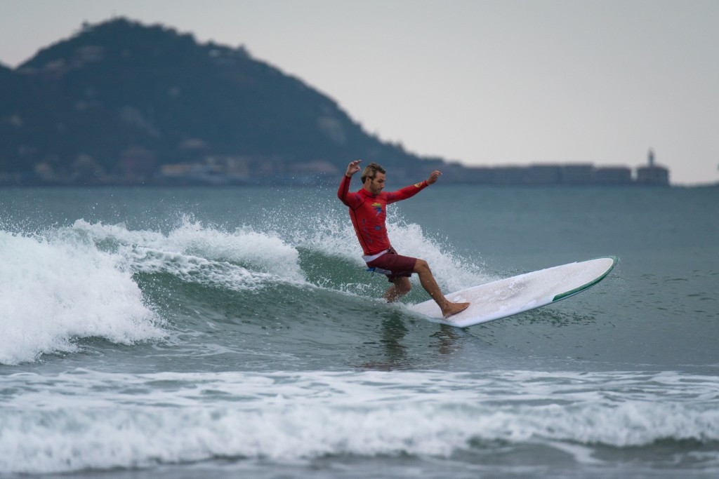Qualifying begins at World Longboard Surfing Championships