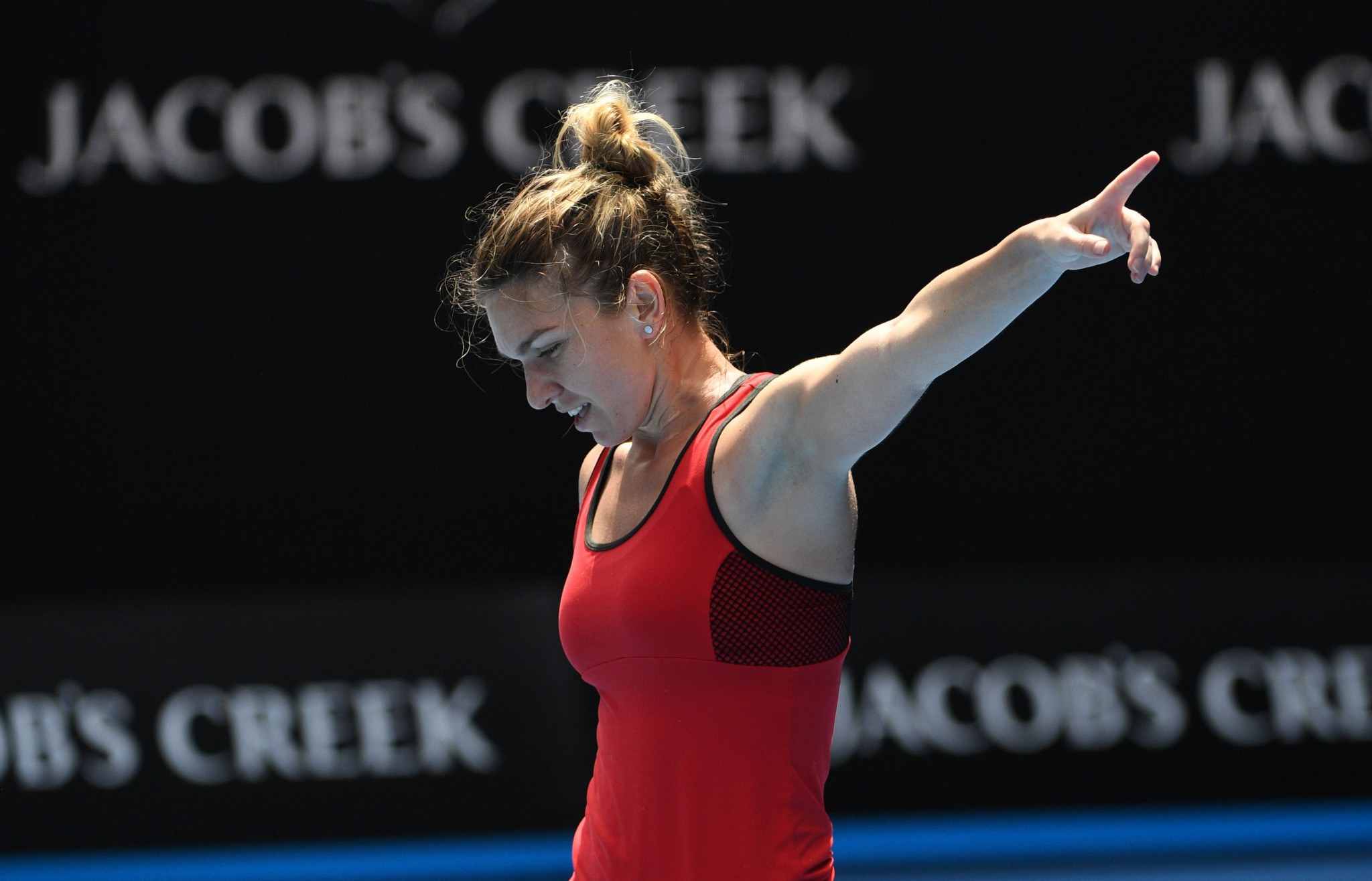 Halep and Kerber win in contrasting styles at Australian Open