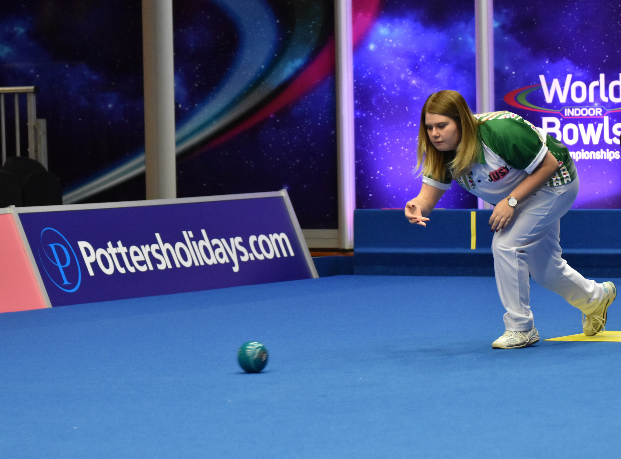 Katherine Rednall and her playing partner Greg Harlow enjoyed strong local support in their World Indoor Bowls Championships mixed doubles semi-final - but they were unable to progress ©WorldBowlsTour