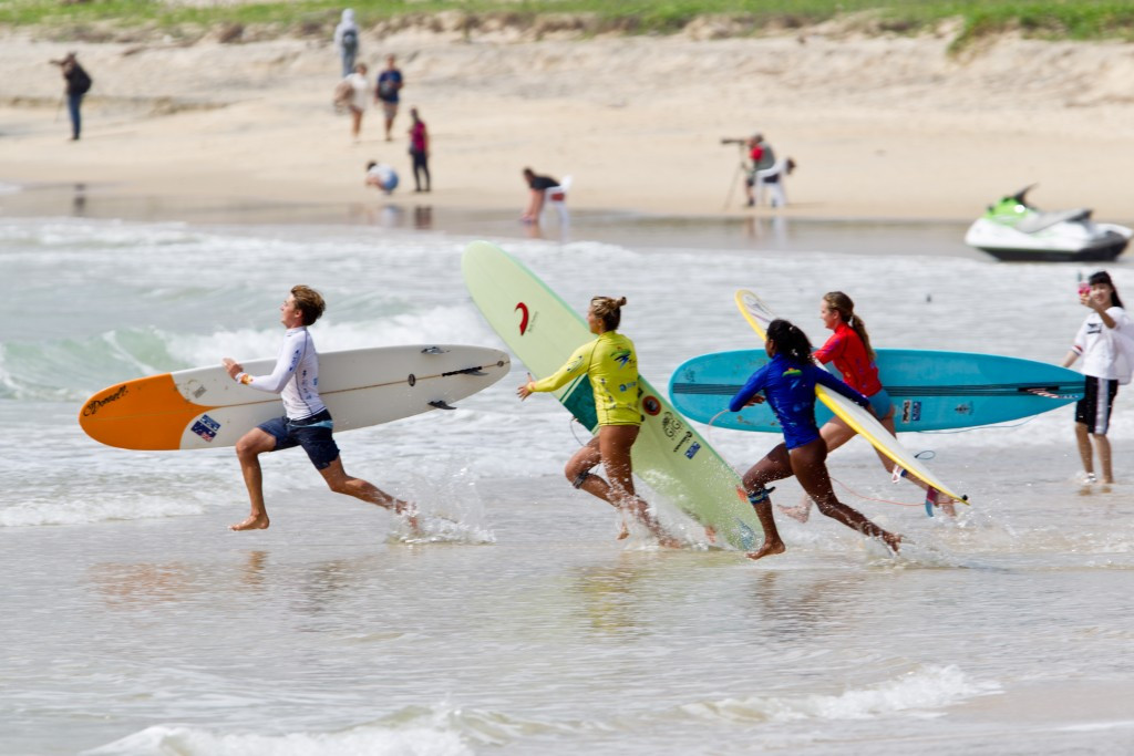 Four surfers represented each nation in the team event ©ISA
