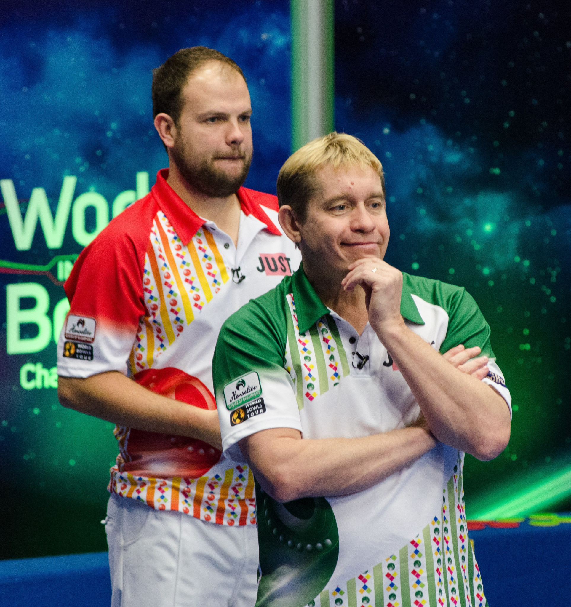 The men's pairs final saw Glasgow 2014 silver medallist face Jamie Chestney, in red, face world number one Greg Harlow, in green ©World Bowls Tour