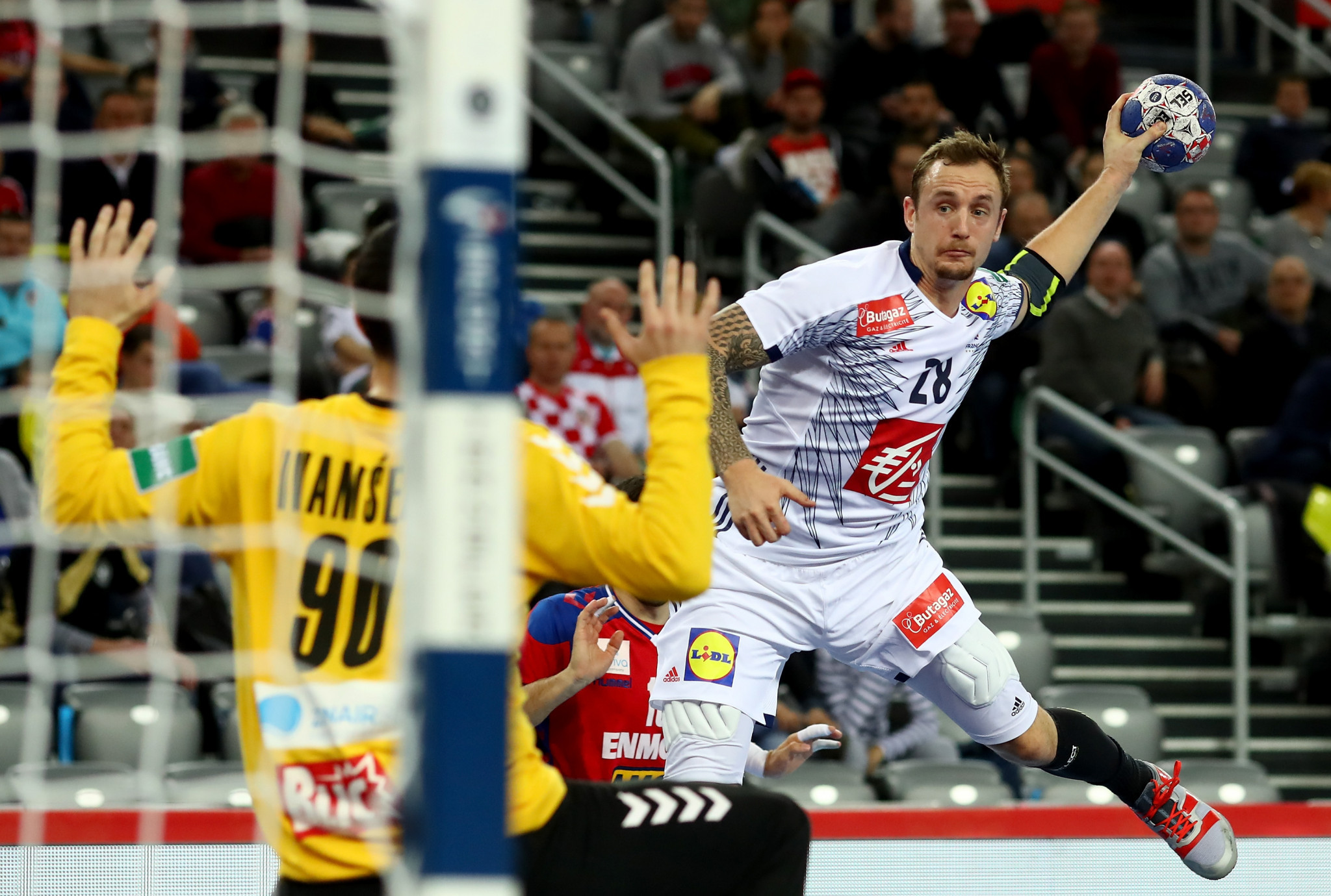 France and Sweden boost semi-final hopes at European Men's Handball Championship