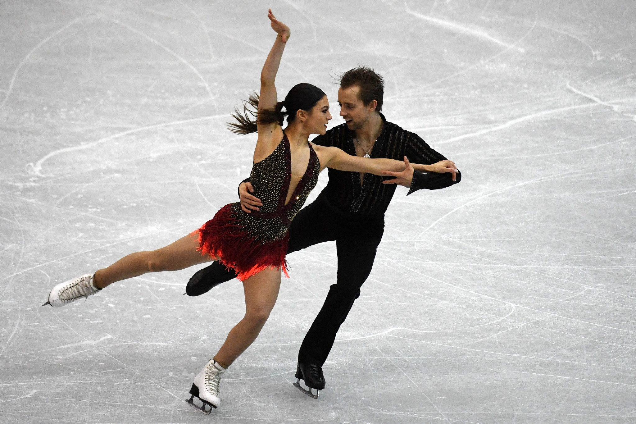Kaitlin Hawayek and Jean-Luc Baker won today's short dance event ©Getty Images