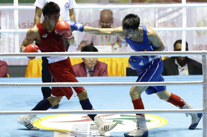 Vietnamese bantamweight Phu Cuong Tran (right) beat Chinese Taipei’s Sheng-Ling Lin on points