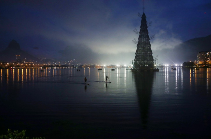 The giant Christmas tree that sits in the middle of Lagoa Rodrigo de Freitas draws thousands of spectators every year