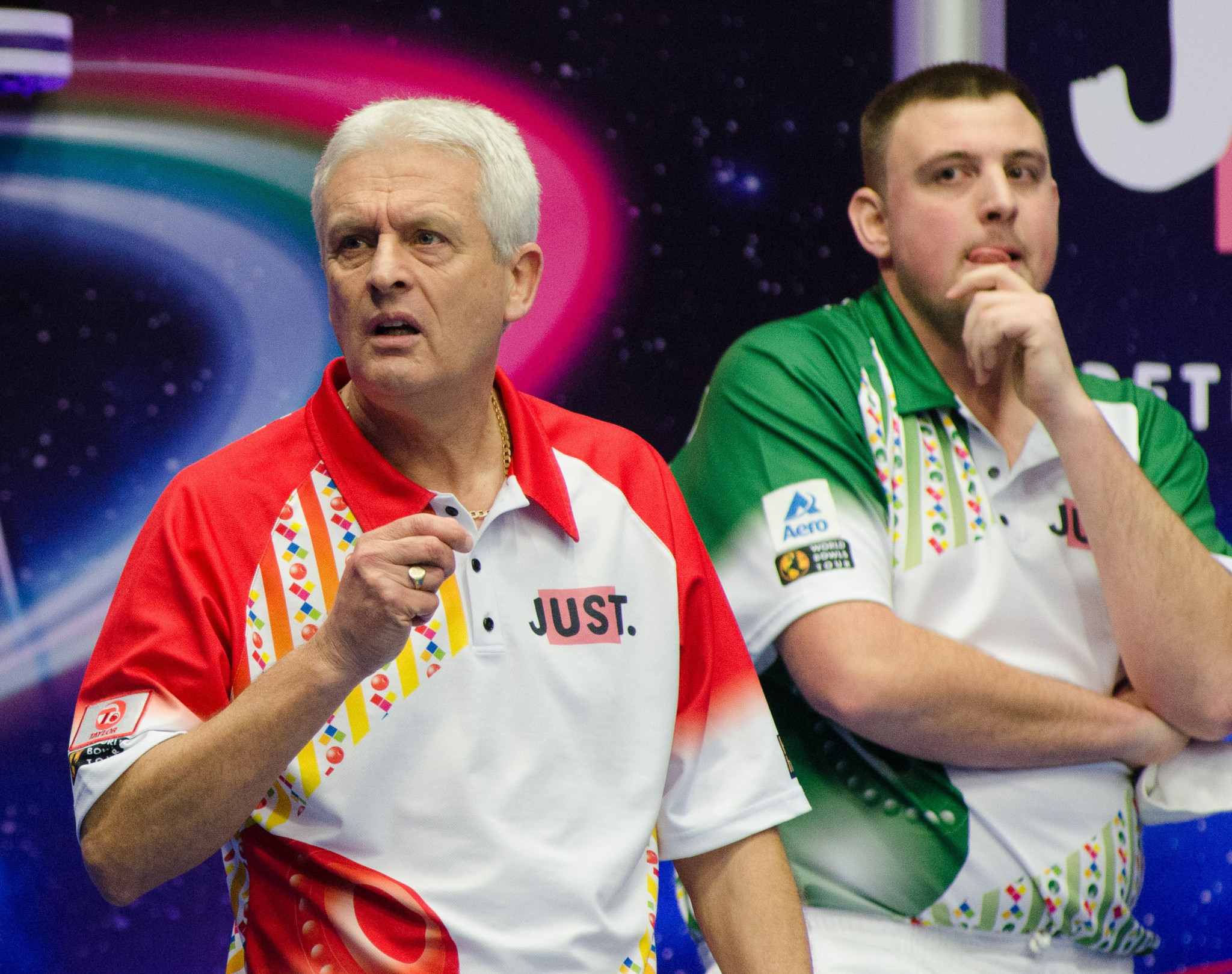 Wildcard entry Wayne Willgress, right, stunned world number one Greg Harlow to reach the semi-finals ©World Bowls Tour