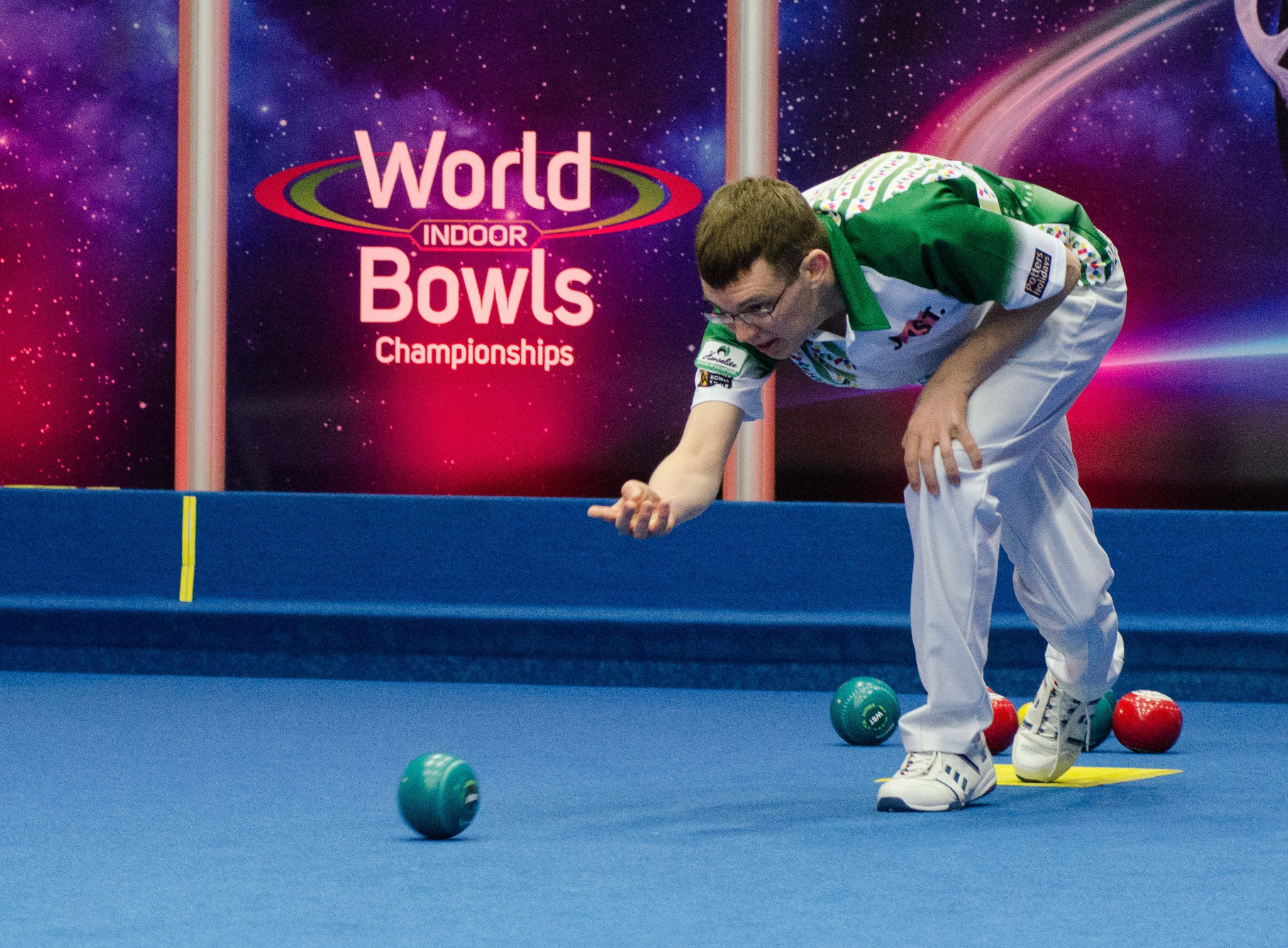 England's Mark Dawes beat Scotland's Darren Burnett in the first of the men's singles semi-finals at the World Indoor Bowls Championships in Great Yarmouth ©WorldBowlsTour