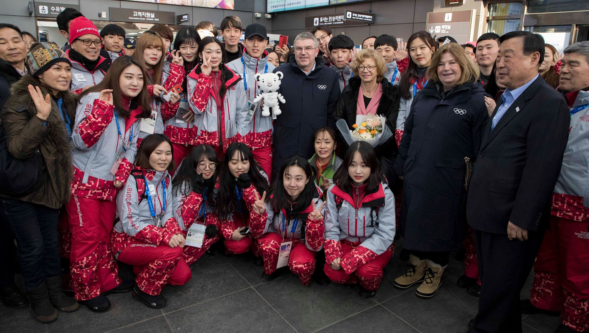 Bach discusses joint Korean ice hockey team after arriving in Pyeongchang