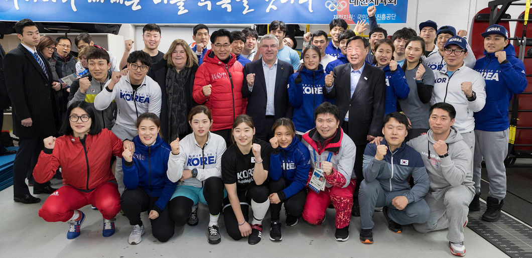 The IOC President was greeted at Jinbu, the main station for the Alpensia Olympic Park, by Pyeongchang 2018 officials and athletes ©IOC
