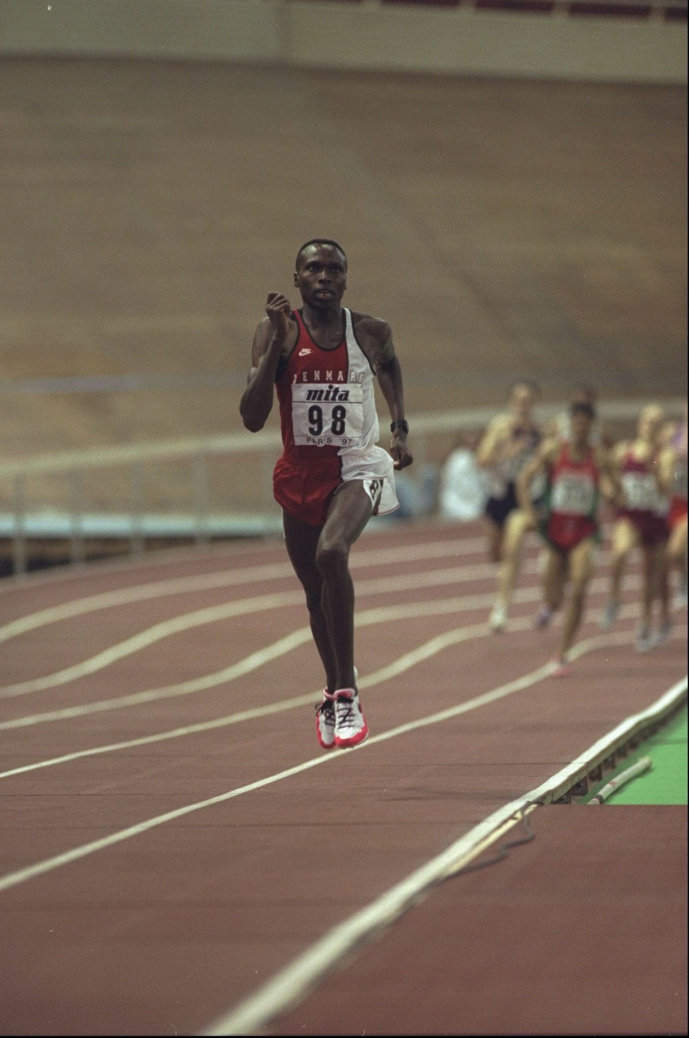 Denmark's Wilson Kipketer, who was originally from Kenya, leads the field at the 1997 IAAF World Indoor Championships in Paris en route to gold in a world record of 1:42.67 ©Getty Images