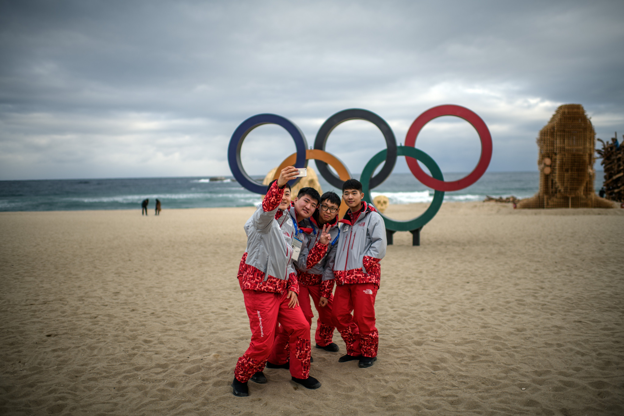 Volunteers take a picture at the Olympic Rings ©Getty Images