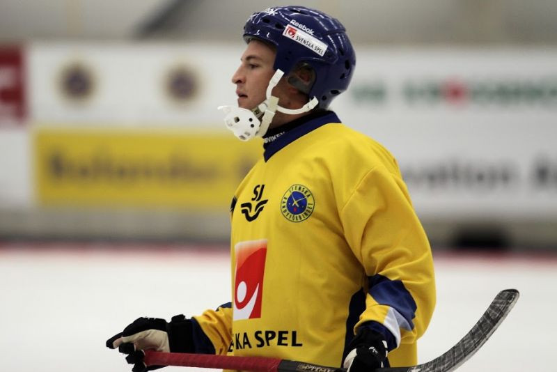 Christoffer Edlund scored a hat-trick as Sweden booked their place in the final ©Finnish Bandy