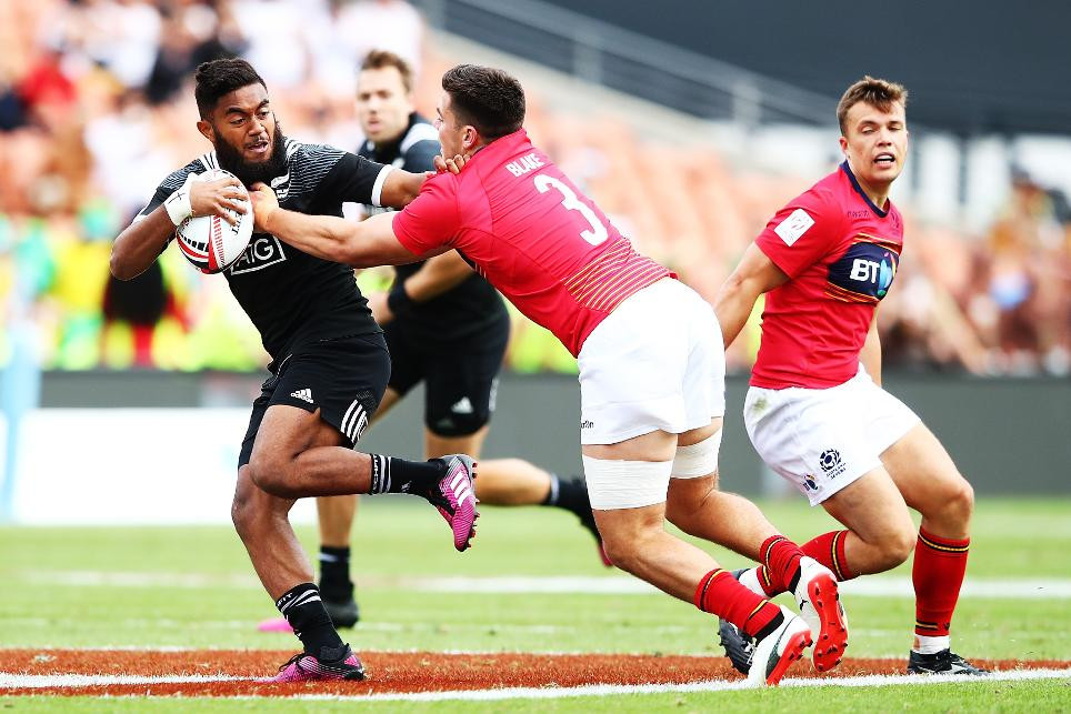 Hosts New Zealand are one of four unbeaten teams to progress into the quarter-finals following an action-packed opening day at the World Rugby Sevens Series event in Hamilton ©World Rugby