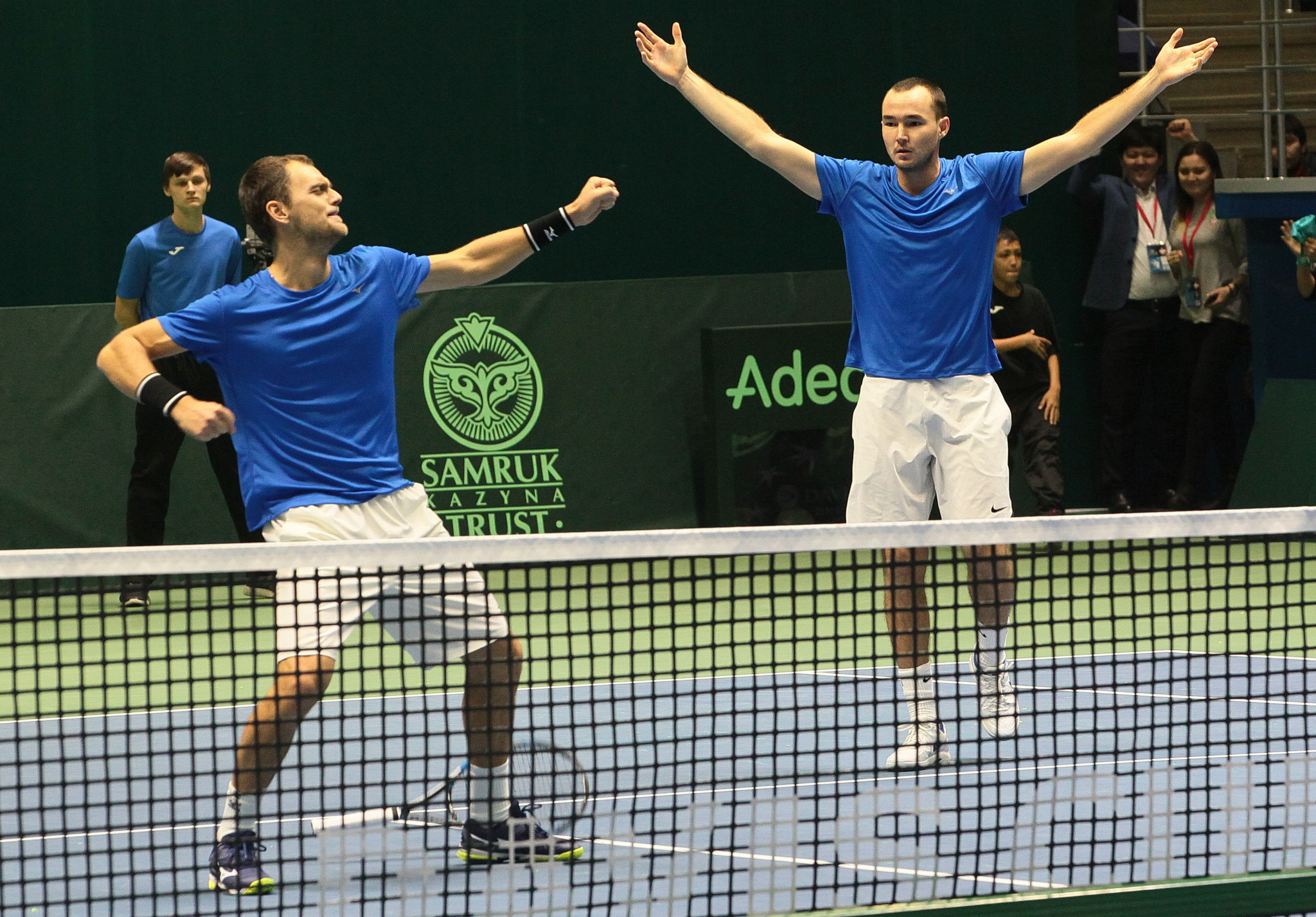 Kazakhstan and United States book spots in Davis Cup last eight
