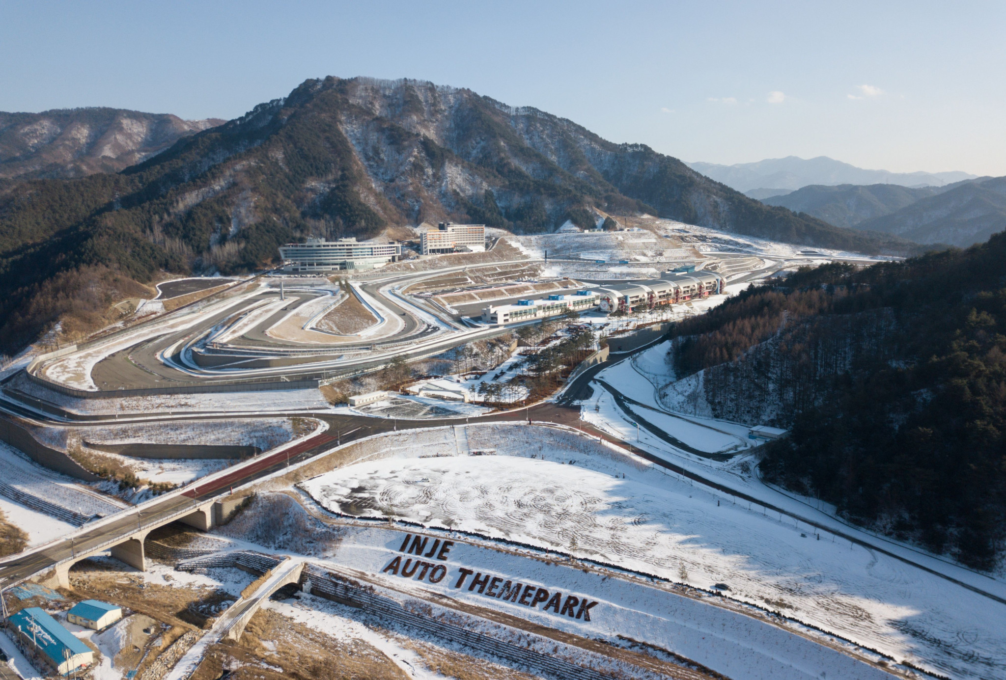 Snow and cold temperatures have hit Pyeongchang with less than a week to go ©Getty Images