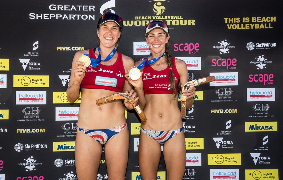 Amanda Dowdy, left, and Irene Pollock, right, ensured American pairings won titles in both the men's and women's tournaments at the FIVB Beach Volleyball World Tour in Shepparton ©FIVB