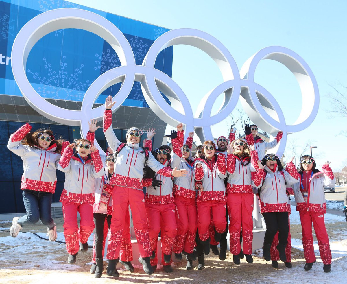 Pyeongchang 2018 volunteers pose on a day of more meetings and preparations ©IOC/Twitter