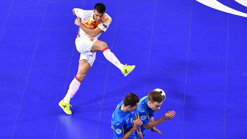 Spain edged past Ukraine in the final quarter-final match ©UEFA